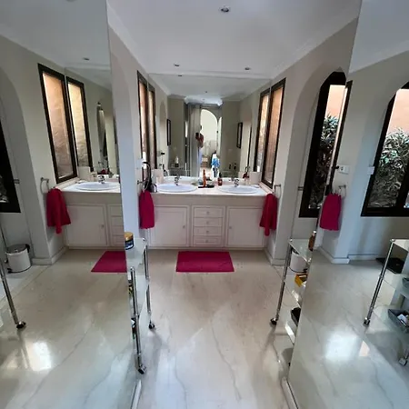 Marbella Luxueux Duplex 3 Ch.- 3 Bains - 155 M² + 100 M² Terrasses アパート エステポナ